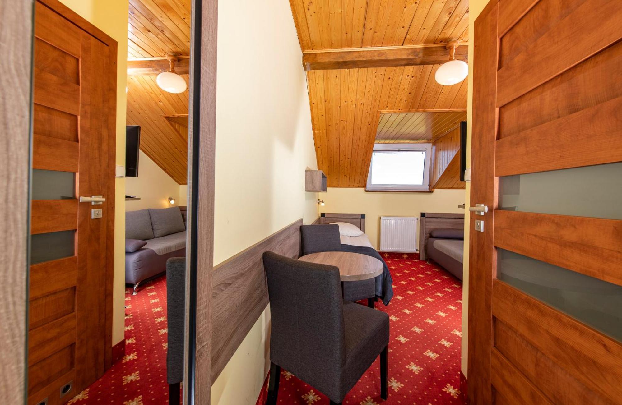 Domki, Apartamenty I Restauracja Wloczega Гонски Экстерьер фото