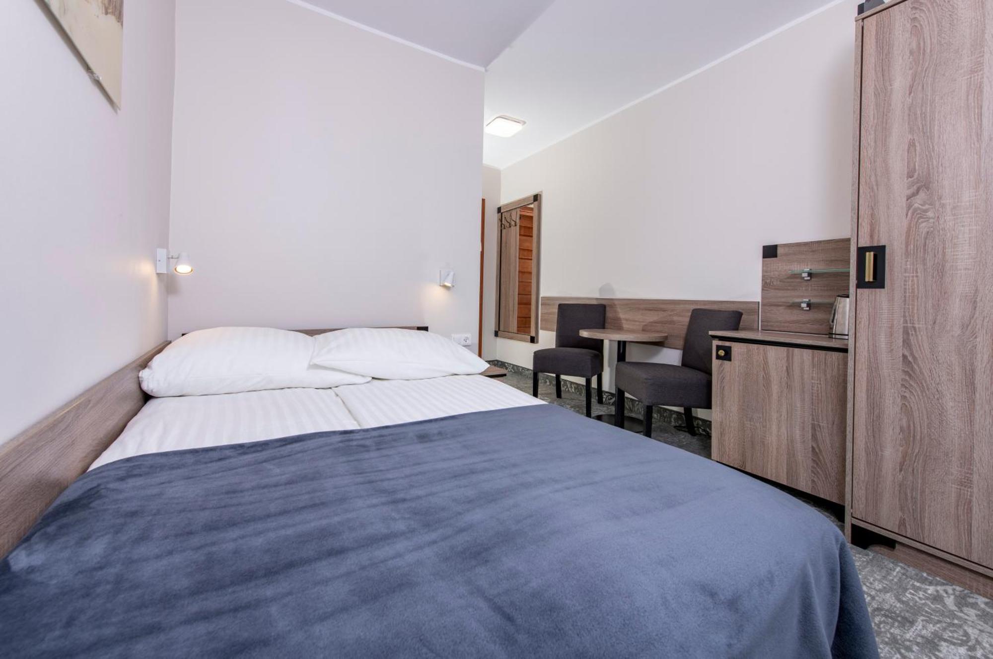 Domki, Apartamenty I Restauracja Wloczega Гонски Экстерьер фото