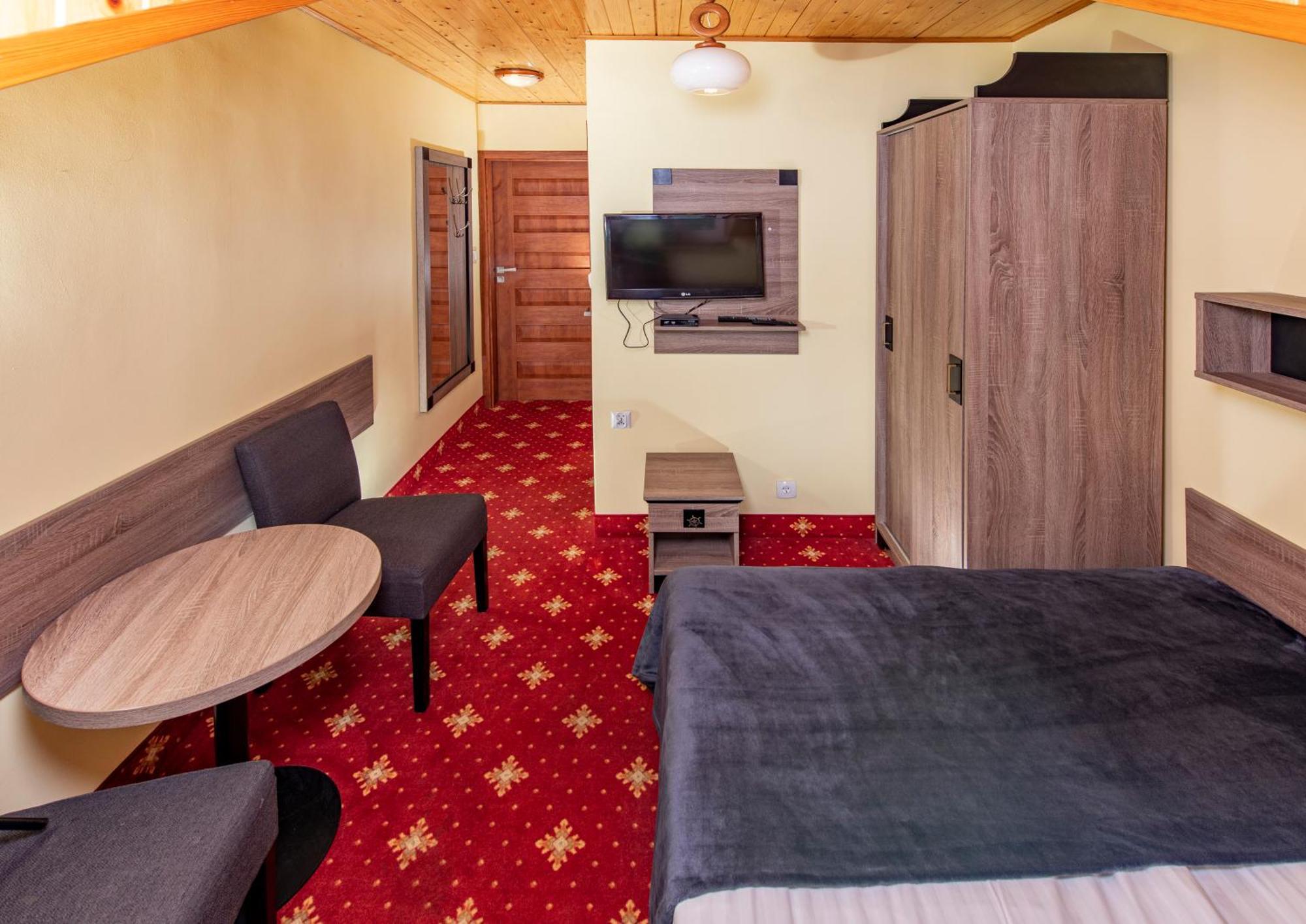 Domki, Apartamenty I Restauracja Wloczega Гонски Экстерьер фото